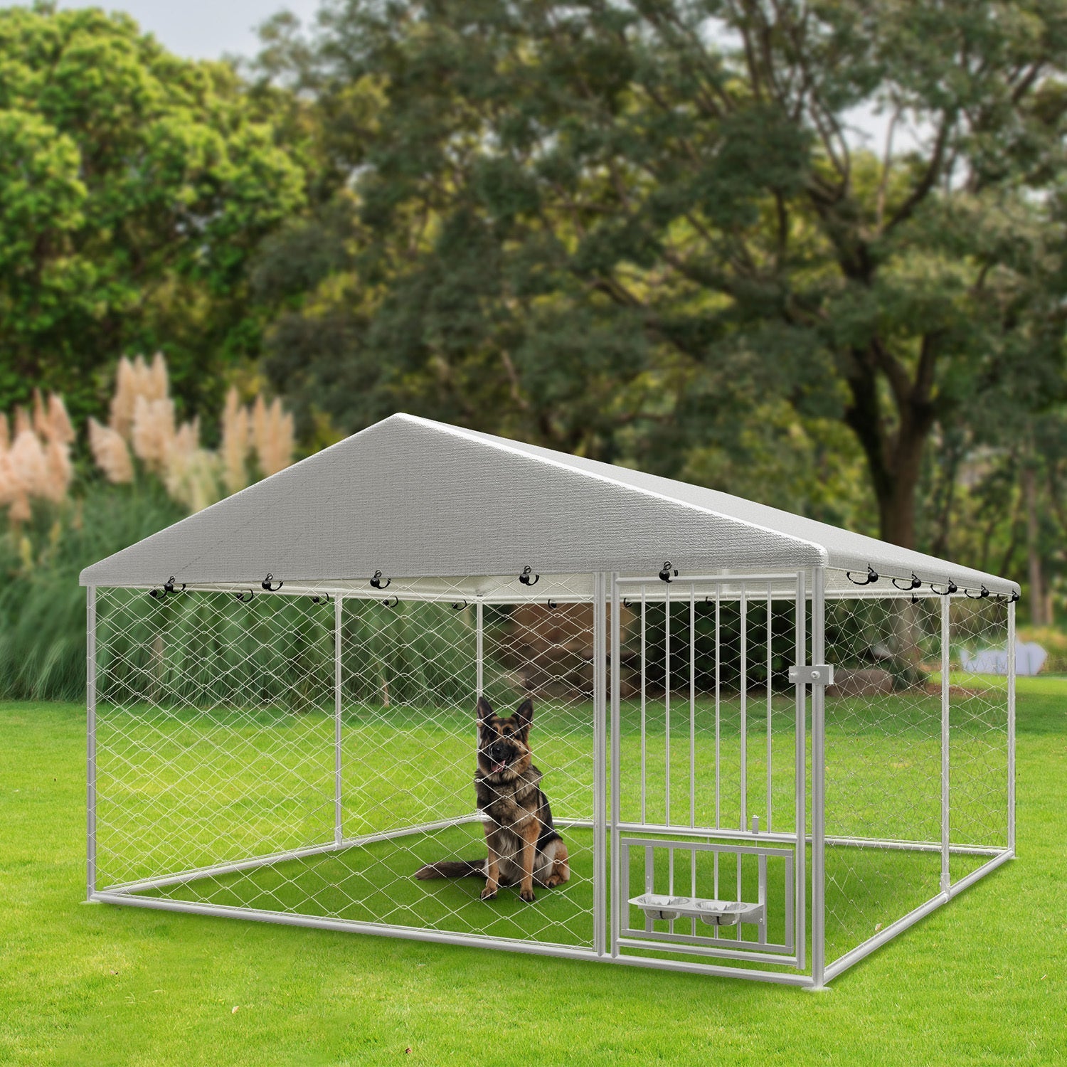 Large outdoor fenced kennel with a rotating feeder - KiKiUMi