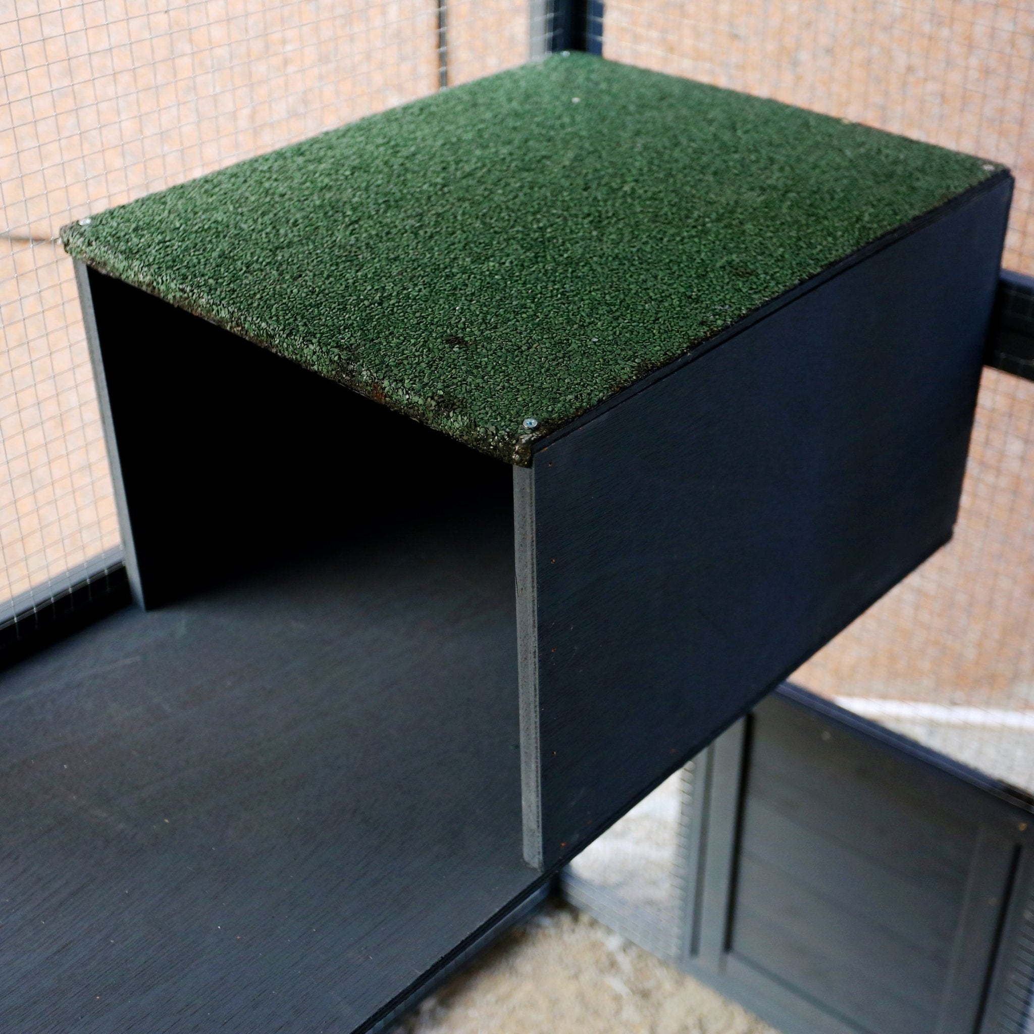 Large outdoor wooden cat enclosures - KiKiUMi