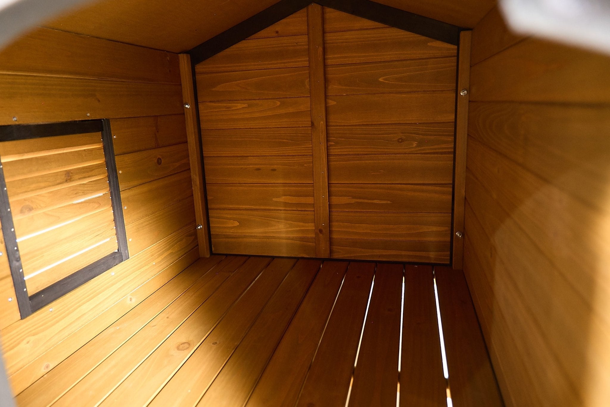 large wooden dog house - KiKiUMi