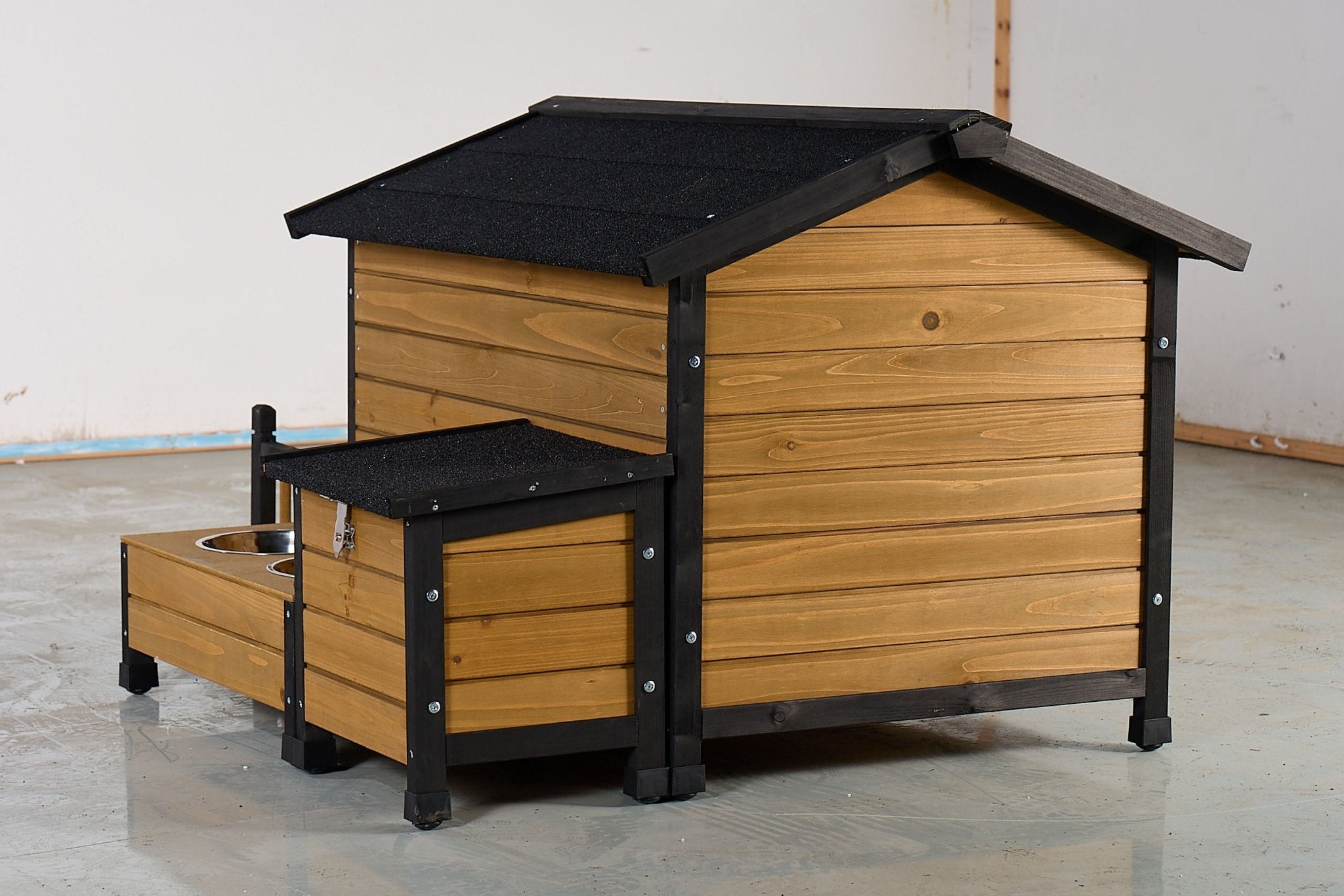 large wooden dog house - KiKiUMi
