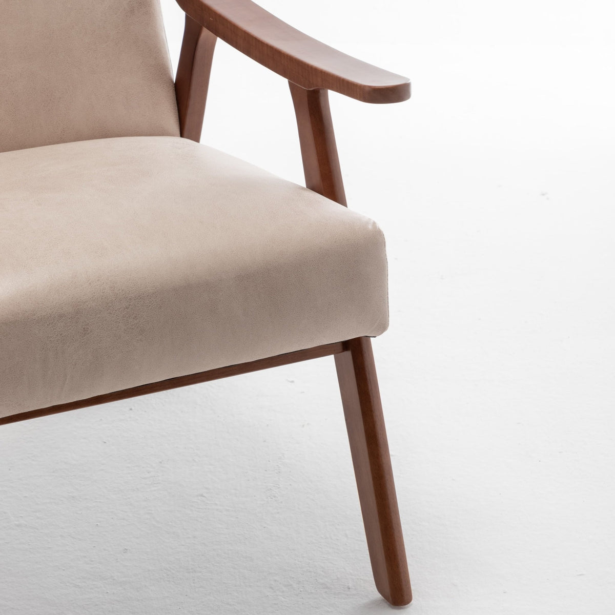 Medieval modern wing-back lounge chair(light camel) - KiKiUMi