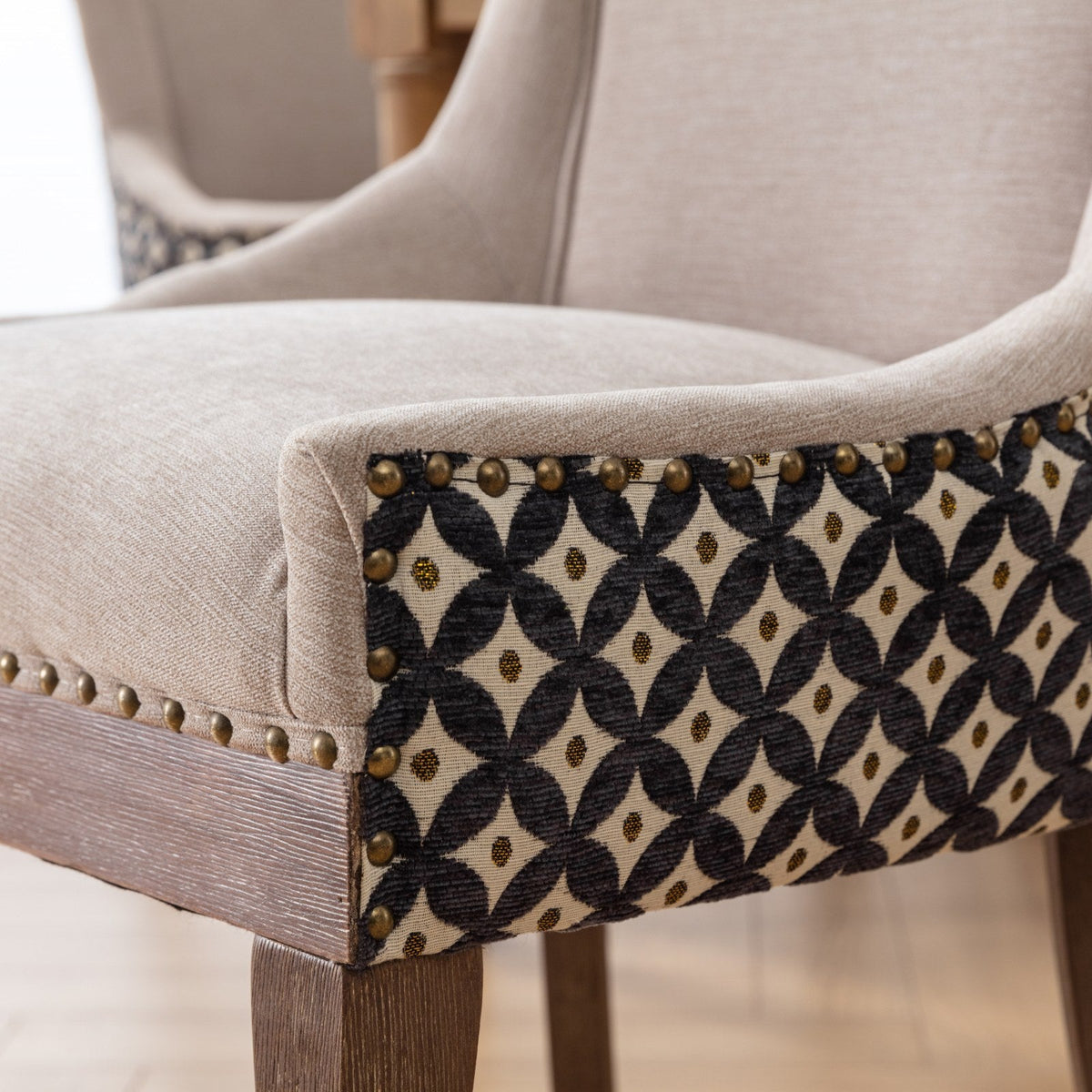 Retro-style thickened fabric light luxury high-back dining chair（beige+black） - KiKiUMi