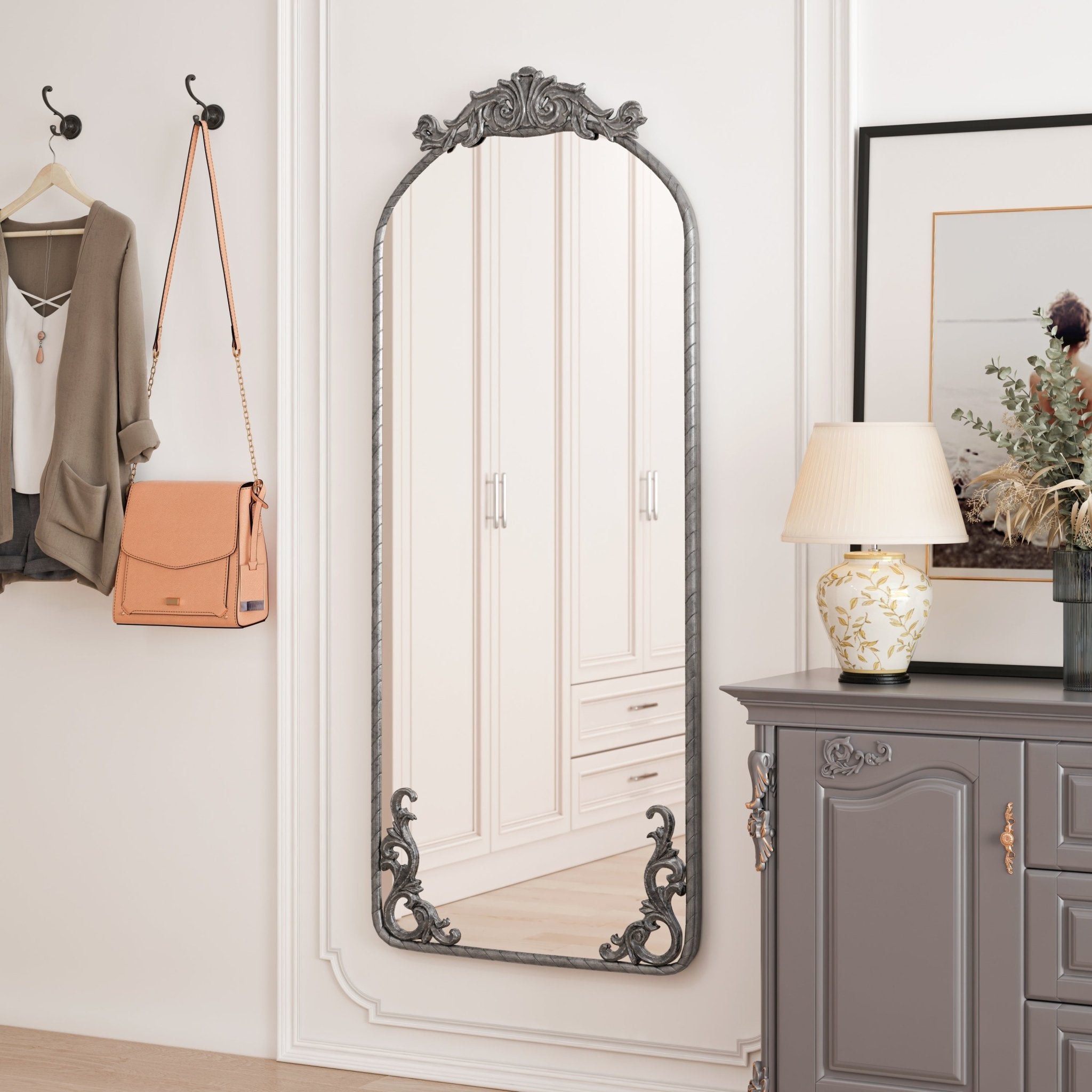 Vintage arched full - length mirror with engraved decals - KiKiUMi