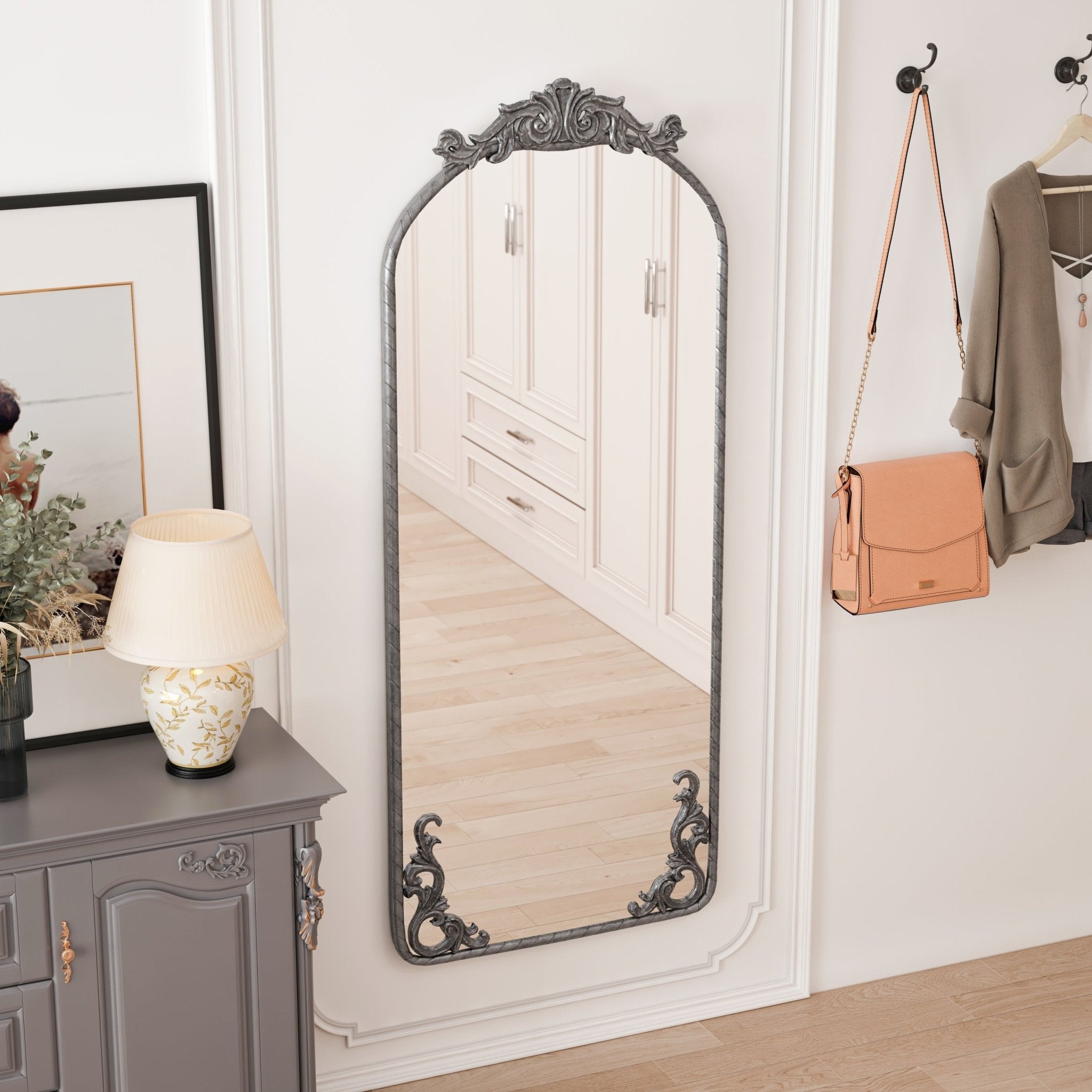 Vintage arched full - length mirror with engraved decals - KiKiUMi