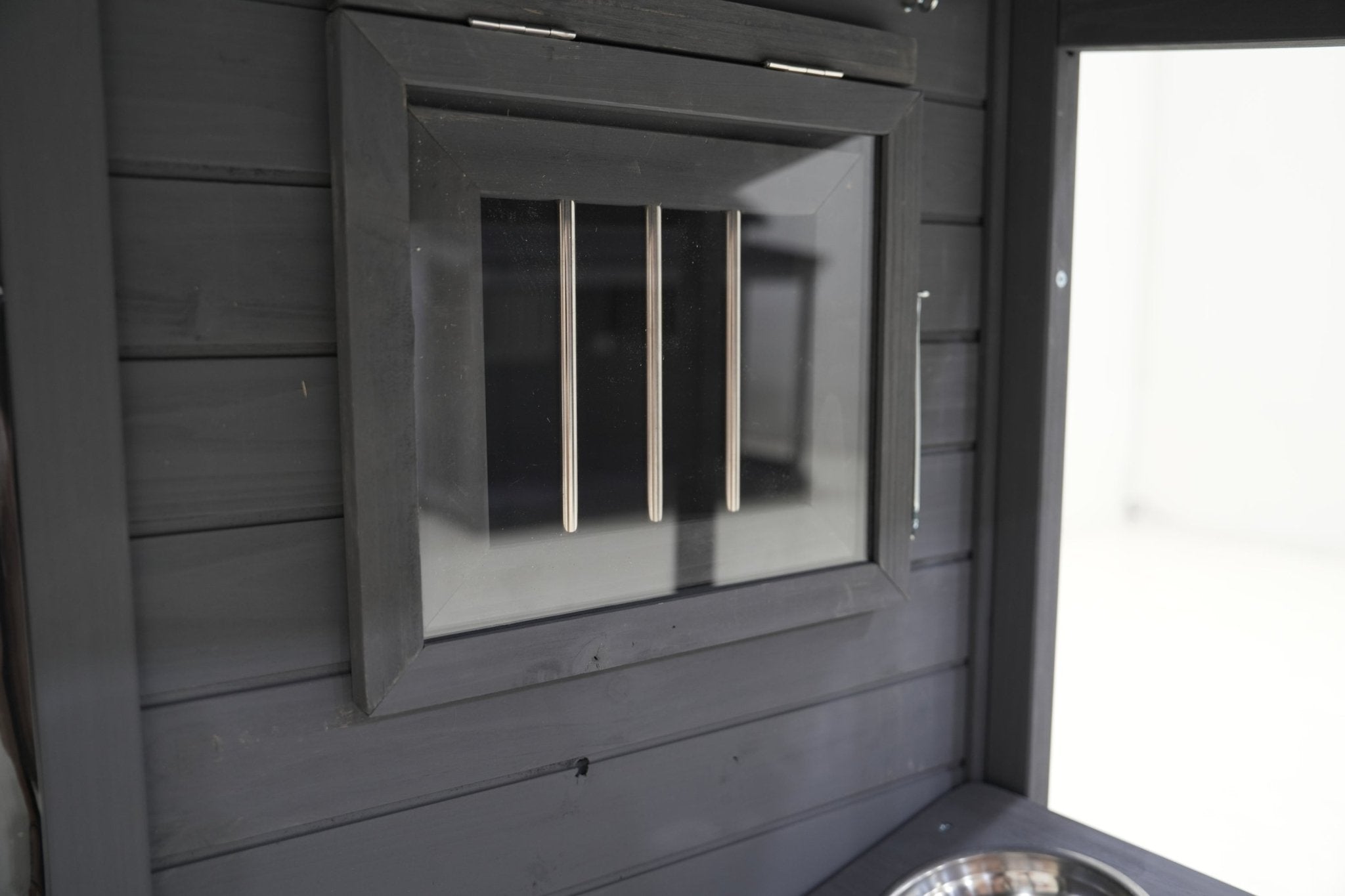 Windproof dog house with a large balcony - KiKiUMi